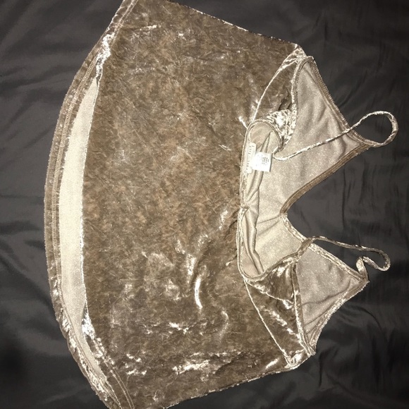 Attractive Golden Velvet Tank-top Blouse - Picture 3 of 4